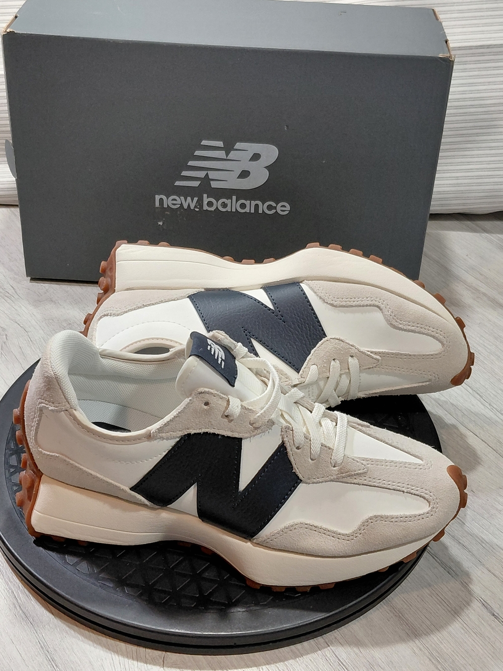 New Balance Womens 327 Vintage 70's  Design Moonbeam - Outerspace White Navy 7.5 - Picture 8 of 16